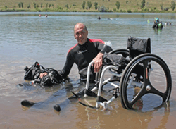 Divers with Disabilities Try Scuba Experience